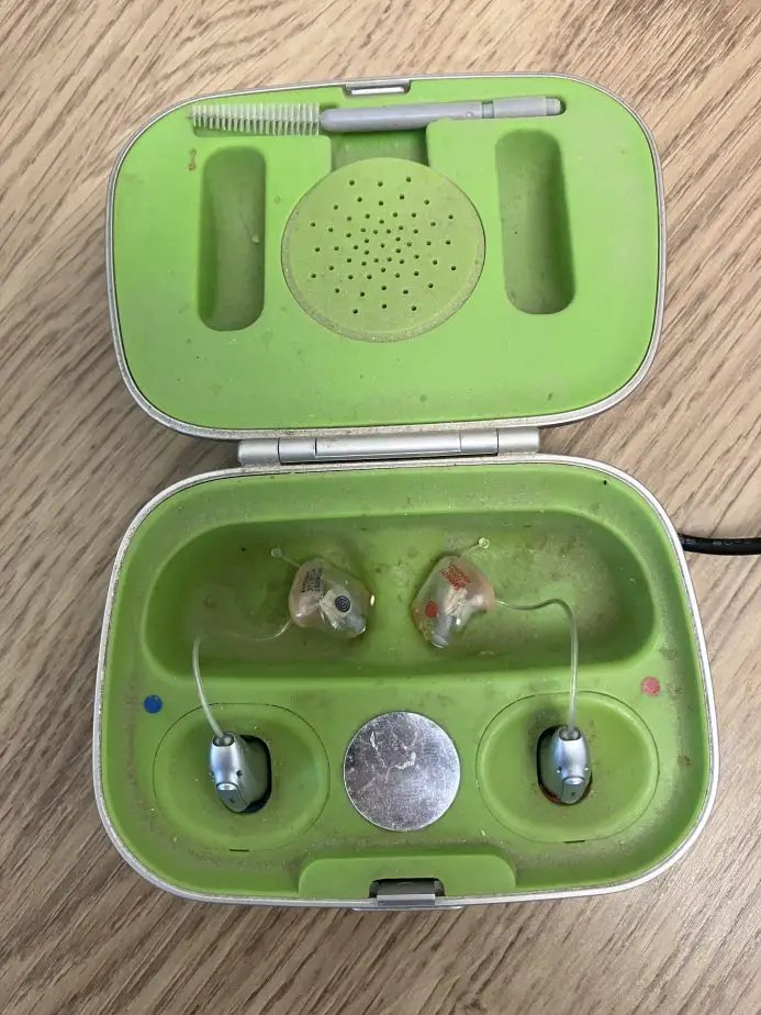 dirty Phonak hearing aid charger will not work